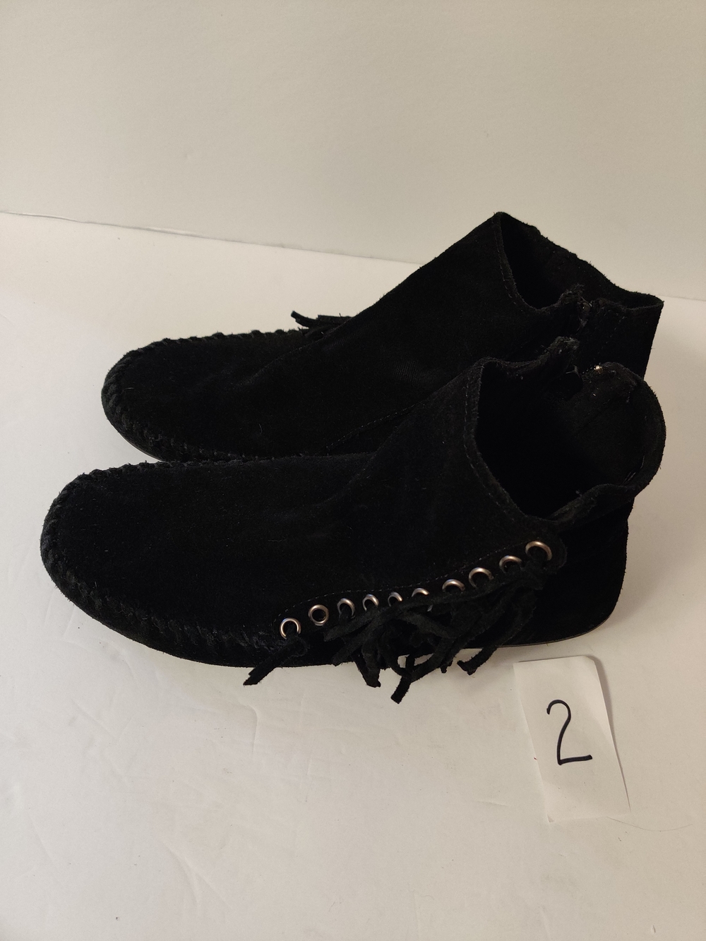 Minnetonka Black Moccasin Shoes Size US 9